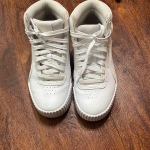 Puma carina high top women’s 6.5 store display tires on